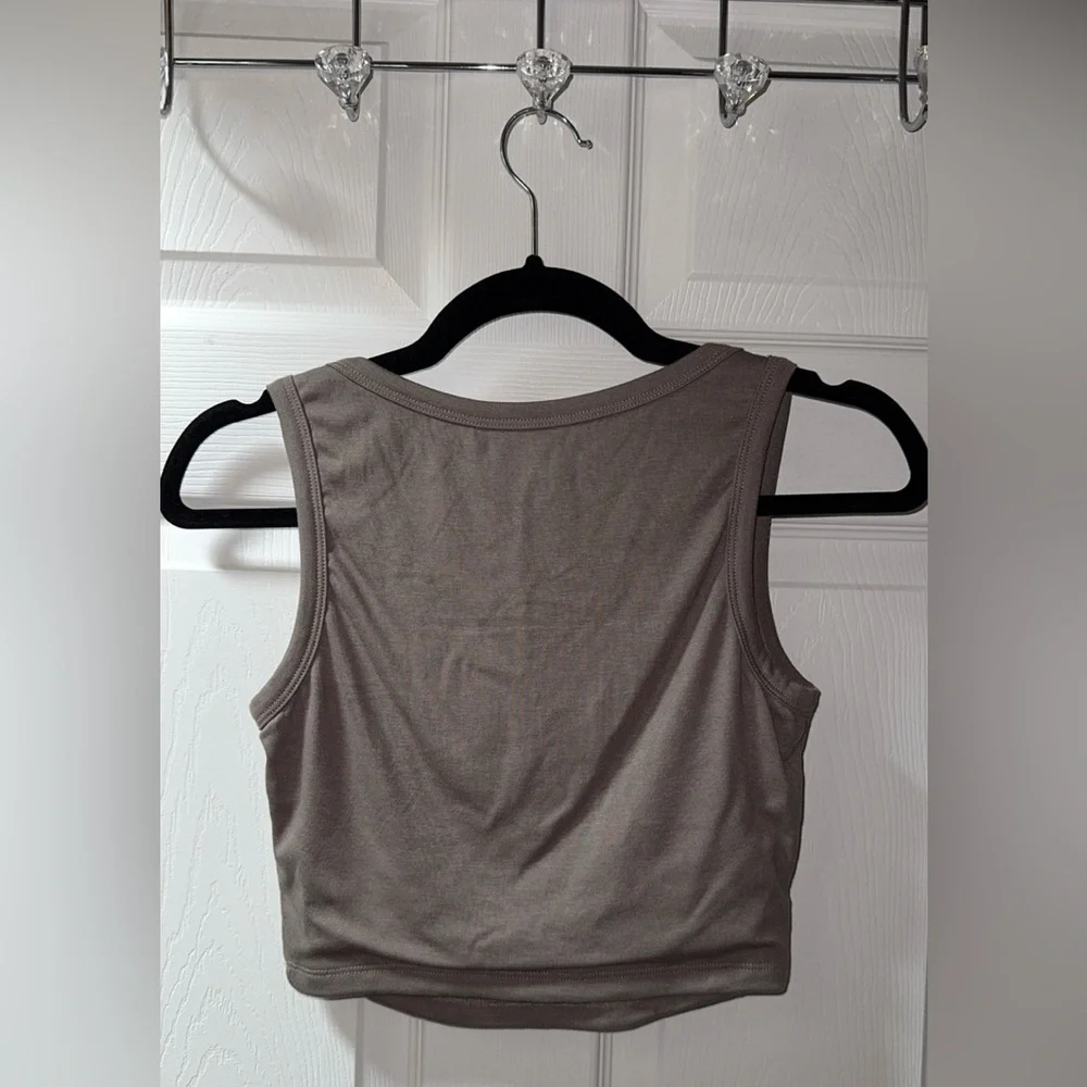 White Fox Boutique Power Women’s Cropped Tank - Picture 2 of 3
